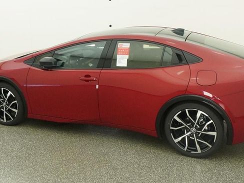 New 2026 Toyota Prius Plug-In Hybrid FWD image 4