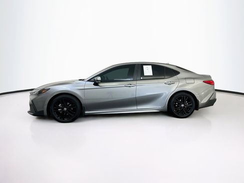 Used 2025 Toyota Camry SE FWD image 4