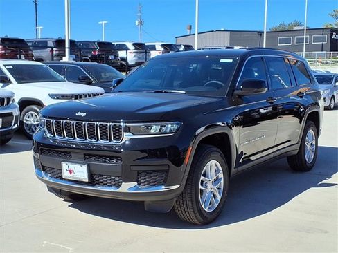 New 2025 Jeep Grand Cherokee L Laredo image 3