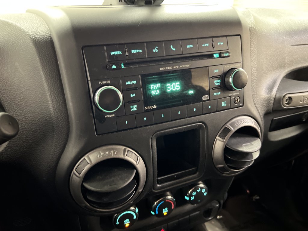 Used 2018 Jeep Wrangler Unlimited Sport w/ Connectivity Group AWD/4WD image 19
