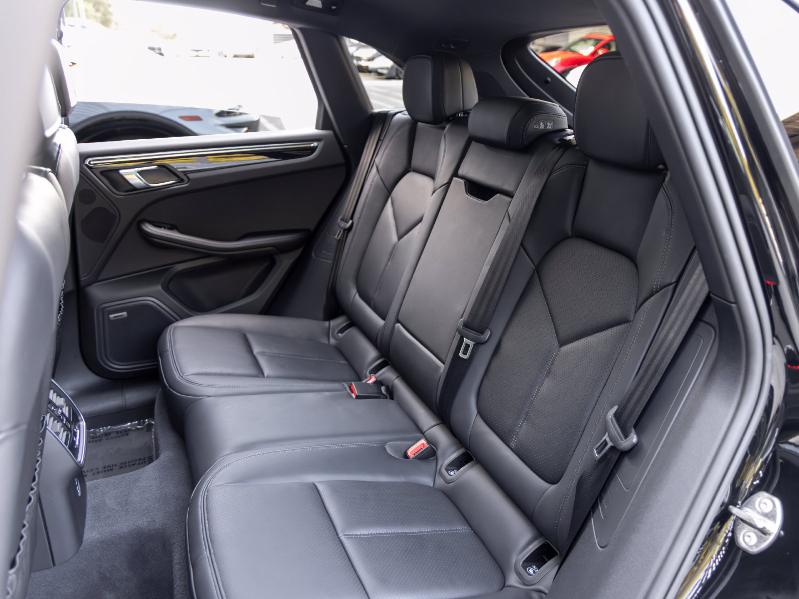 Certified 2025 Porsche Macan Turbo AWD/4WD image 54