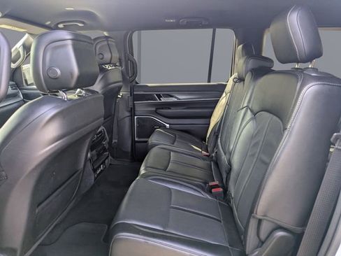 Used 2024 Jeep Wagoneer L Series II w/ Flexible Seating Group AWD/4WD image 14