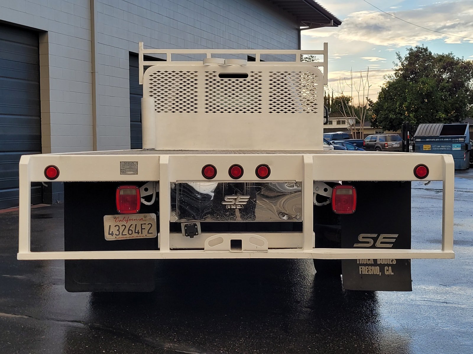Used 2017 Ford F550 2WD Regular Cab Super Duty image 6