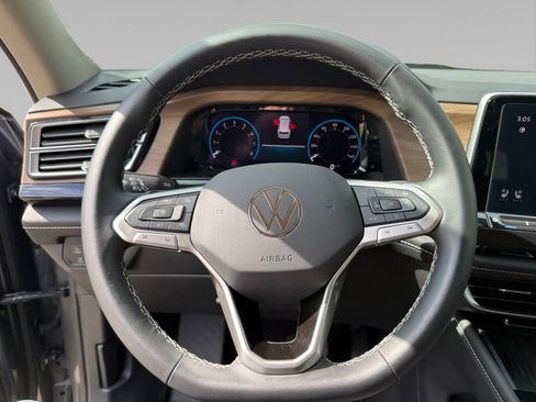 Used 2025 Volkswagen Atlas SE AWD/4WD image 13
