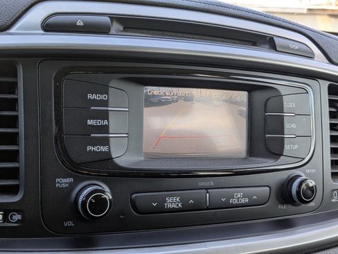 Used 2017 Kia Sorento LX AWD/4WD image 22