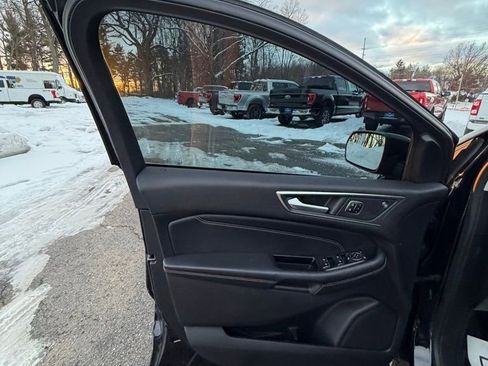 Used 2019 Ford Edge Titanium image 12