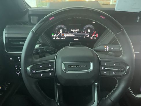 Used 2025 GMC Yukon XL Denali Ultimate image 8