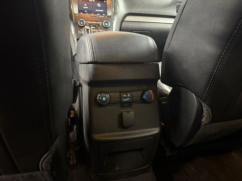 Used 2018 Ford Explorer XLT w/ Equipment Group 202A image 35