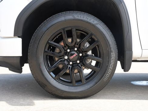 Used 2024 GMC Sierra 1500 Elevation image 28