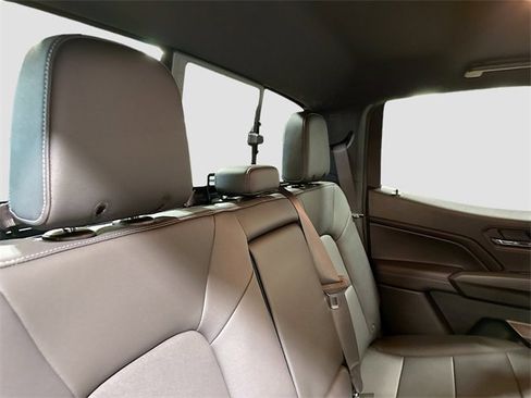 New 2024 Chevrolet Colorado LT w/ LT Convenience Package III image 30