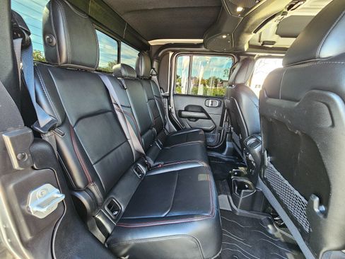 Used 2024 Jeep Gladiator Rubicon w/ Technology Group AWD/4WD image 38