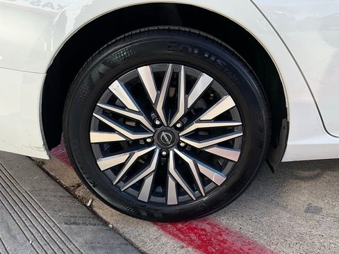 Used 2025 Nissan Altima 2.5 SV image 9