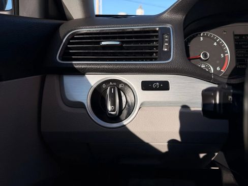 Used 2013 Volkswagen Passat TDI SE FWD image 15