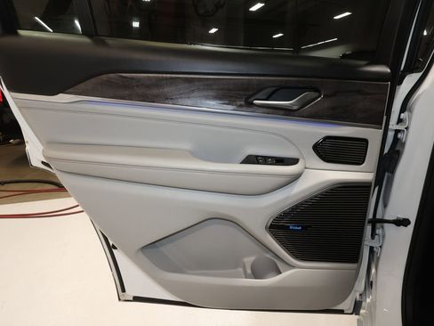 Used 2022 Jeep Grand Cherokee L Overland image 21