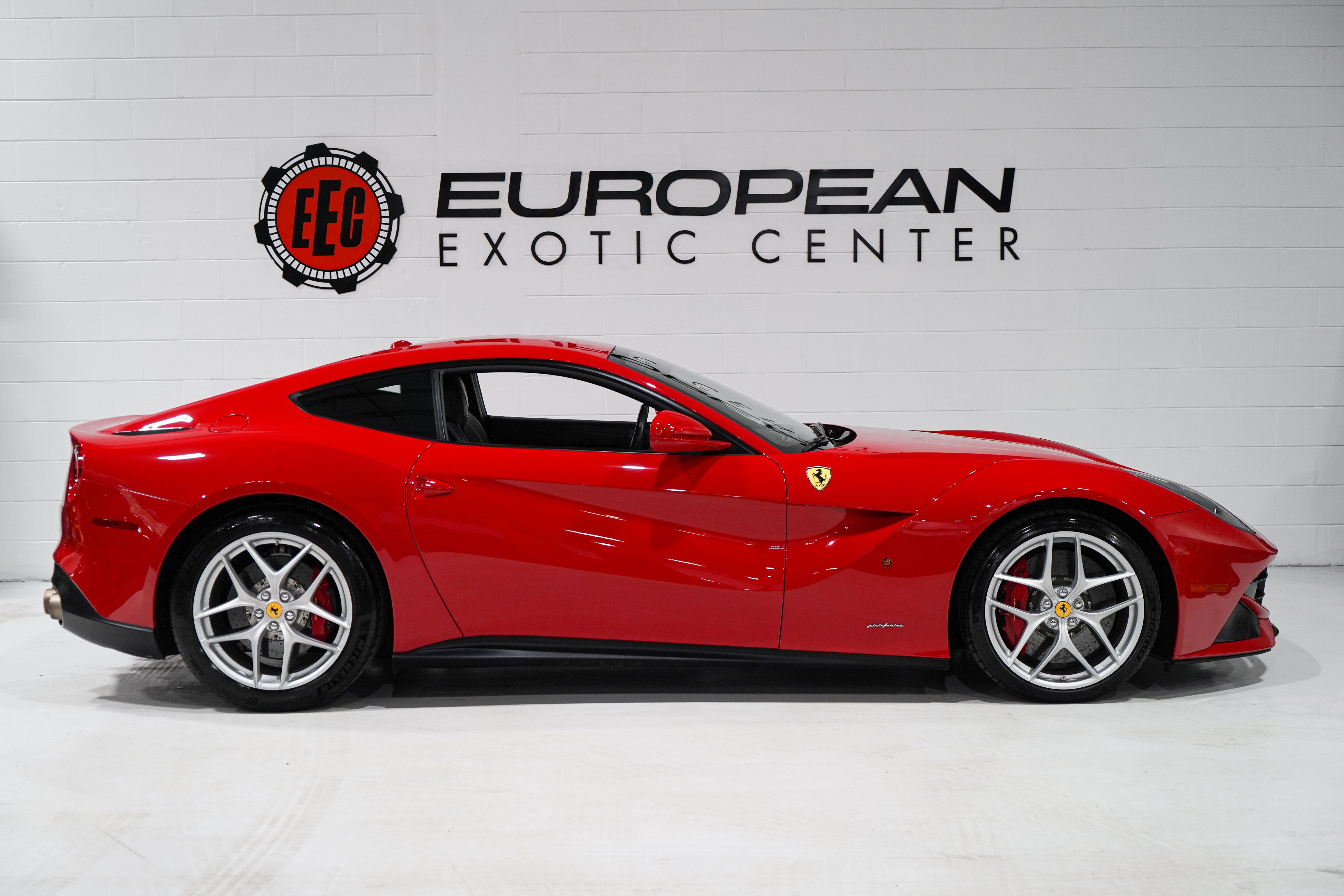 Used 2015 Ferrari F12 Berlinetta RWD image 6
