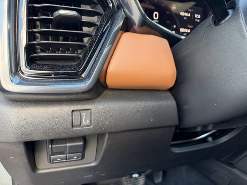 Used 2024 GMC Canyon AT4 w/ Technology Package image 22