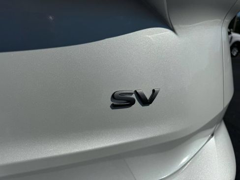 Used 2024 Nissan Rogue SV FWD image 9
