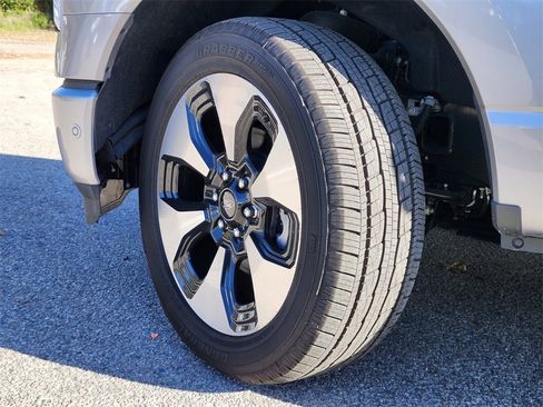 New 2023 Ford F150 Lightning Platinum image 31