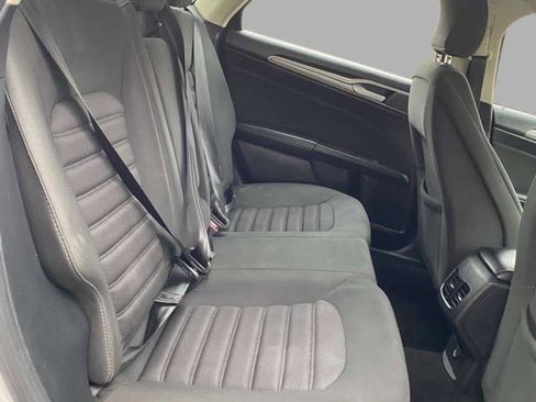 Used 2019 Ford Fusion SE image 32