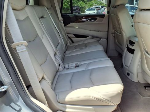 Used 2019 Cadillac Escalade Luxury RWD image 15