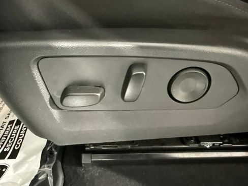 Used 2024 Chevrolet Colorado Trail Boss w/ Technology Package AWD/4WD image 17