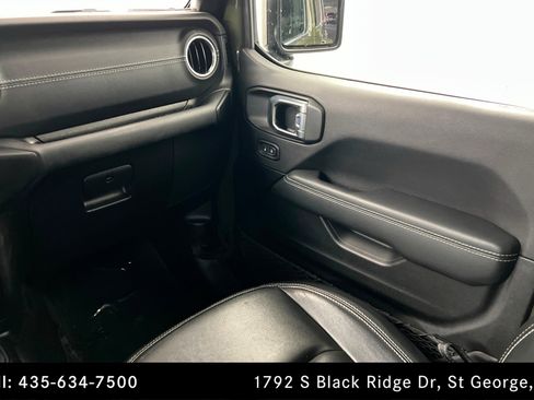 Used 2022 Jeep Wrangler Unlimited Sahara w/ Cold Weather Group image 10