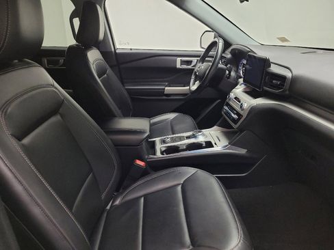 Used 2021 Ford Explorer XLT w/ Equipment Group 202A image 21