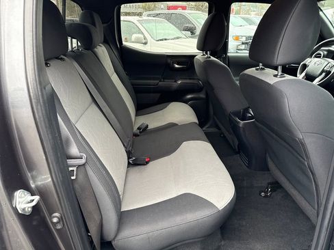 Used 2022 Toyota Tacoma TRD Off-Road w/ Technology Package image 11