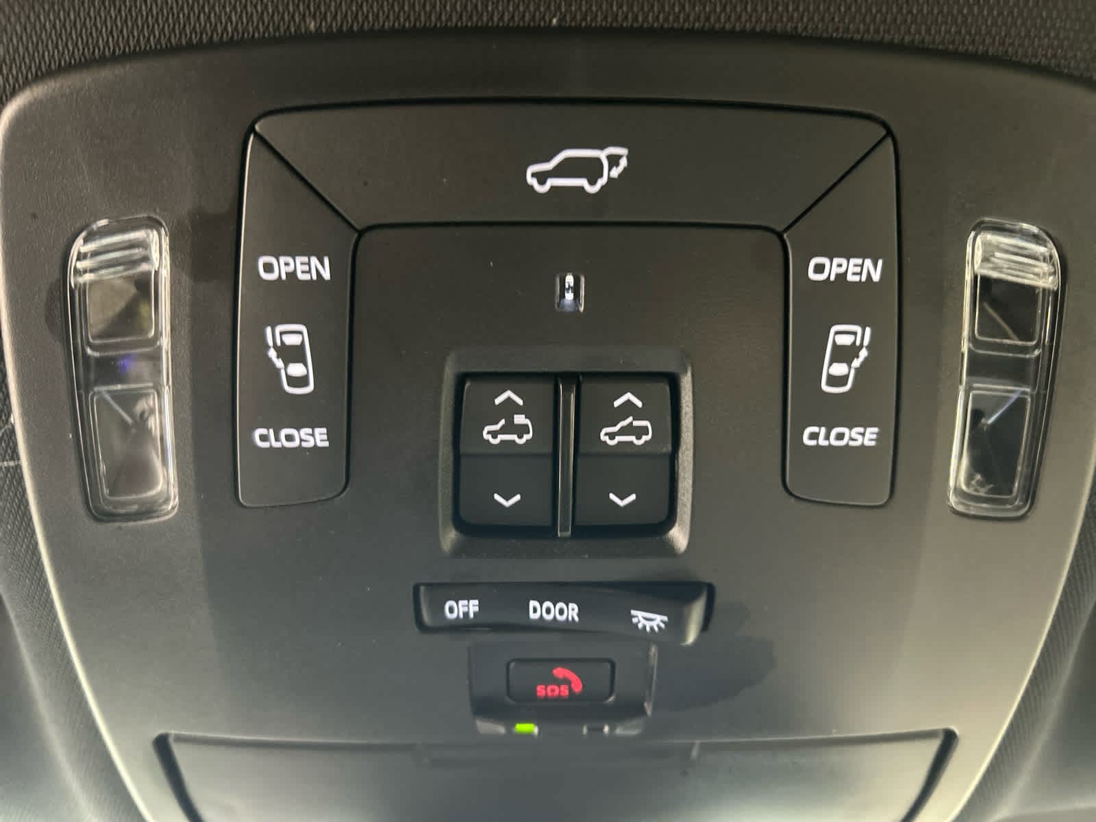 Used 2026 Toyota Sienna Platinum AWD/4WD image 6