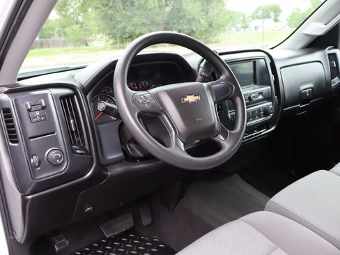 Used 2018 Chevrolet Silverado 1500 Custom w/ Custom Value Package RWD image 15