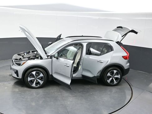 Certified 2026 Volvo XC40 B5 Plus w/ Protection Package Premier AWD/4WD image 37