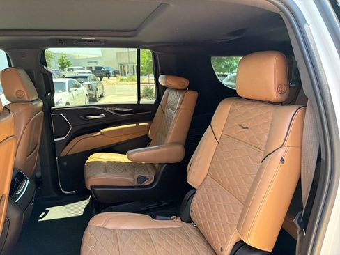 Used 2021 Cadillac Escalade ESV Premium Luxury AWD/4WD image 37