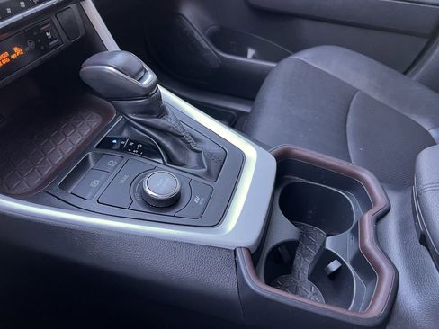 Used 2020 Toyota RAV4 Limited image 22