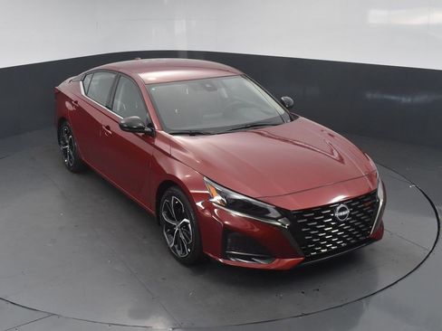 New 2025 Nissan Altima 2.5 SR image 17