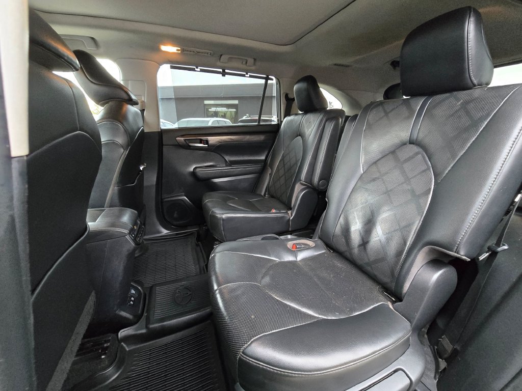 Used 2021 Toyota Highlander Platinum AWD/4WD image 17