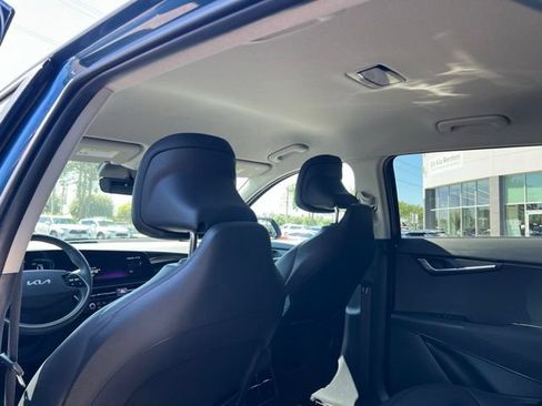 Certified 2023 Kia Niro EX w/ EX Cold Weather Package FWD image 9
