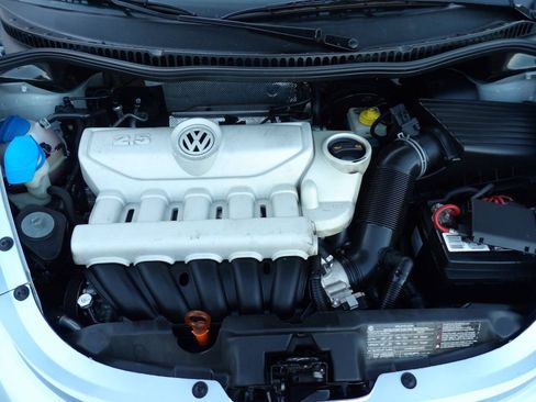 Used 2010 Volkswagen Beetle Coupe FWD image 12