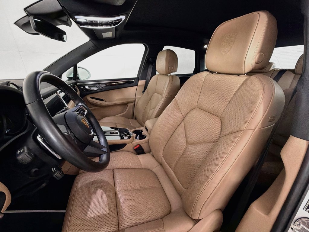 Certified 2023 Porsche Macan AWD/4WD image 5