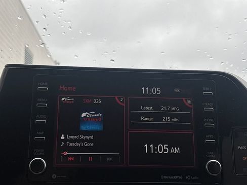 Used 2021 Toyota Highlander XLE image 12