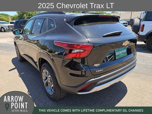 Used 2025 Chevrolet Trax LT FWD image 9