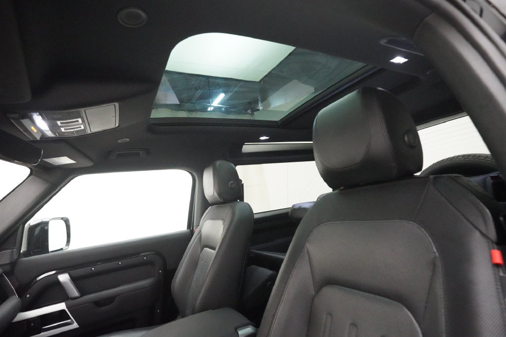 Used 2022 Land Rover Defender 90 X-Dynamic S AWD/4WD image 30