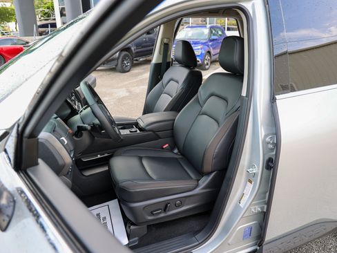 Used 2025 Nissan Pathfinder SL AWD/4WD image 32