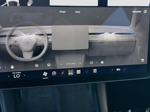 Used 2024 Tesla Model Y Long Range AWD/4WD image 22