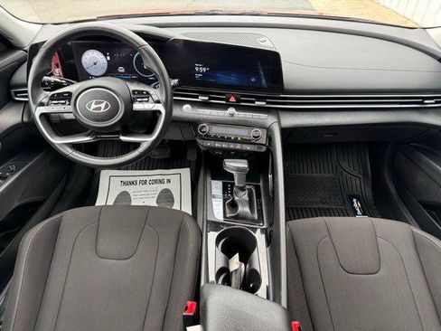 Used 2025 Hyundai Elantra SEL image 6