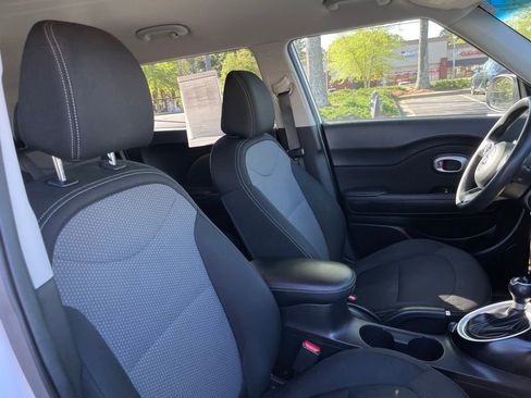 Used 2018 Kia Soul + FWD image 30