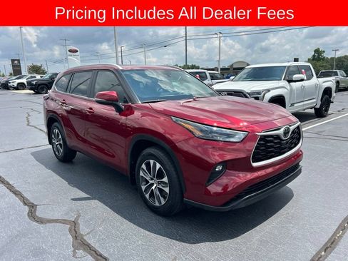 Used 2024 Toyota Highlander XLE FWD image 25