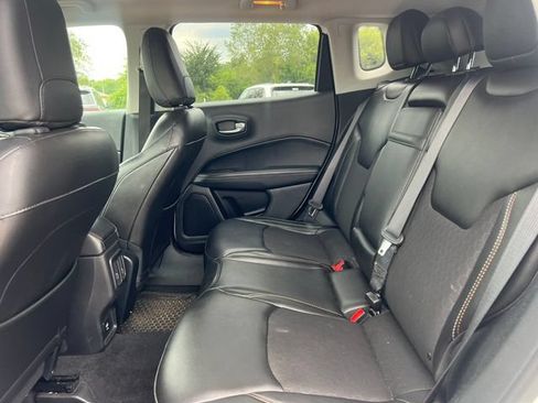 Used 2018 Jeep Compass Latitude w/ Cold Weather Group AWD/4WD image 3