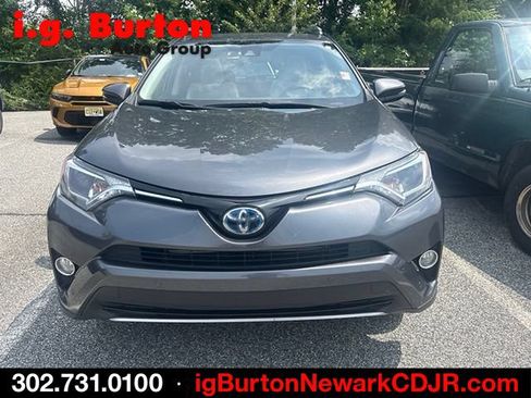 Used 2018 Toyota RAV4 XLE w/ Convenience Package AWD/4WD image 4