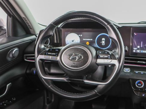 Used 2021 Hyundai Elantra Limited image 12