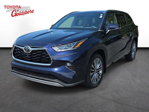 Used 2022 Toyota Highlander Platinum AWD/4WD image 1